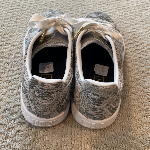Puma snake skin print sneakers. Size 6.5 - Picture 3 of 5
